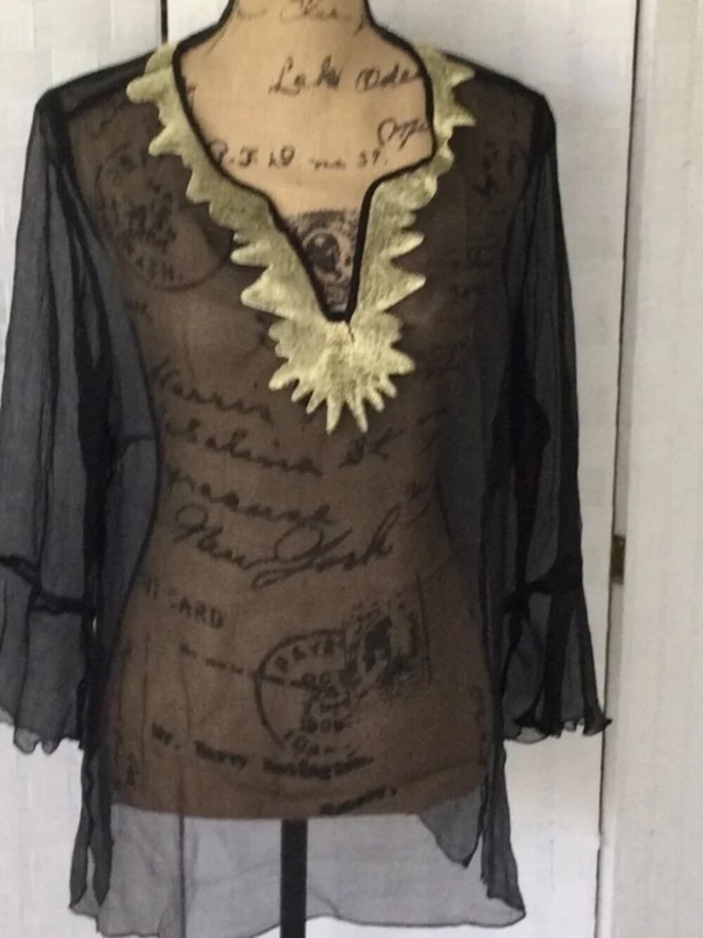 WD.NY Women’s Sheer Silk Black & Gold Blouse Sz 10 hand wash #259 ##